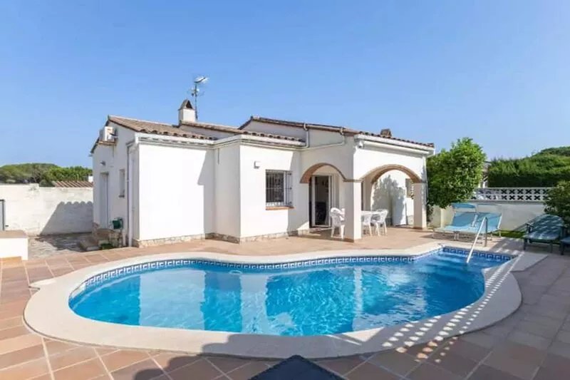 Quiet villa 5 minutes from the beach suitable for pets