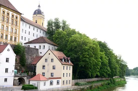 Ehem. Jesuitengymnasium mit Kongregationssaal