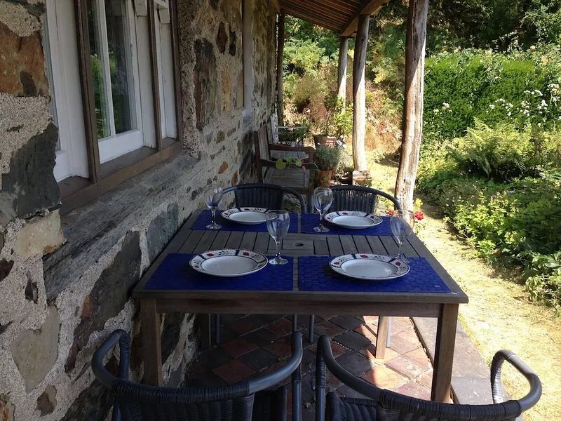 Secluded hill top cottage in the heart of Snowdonia National Park