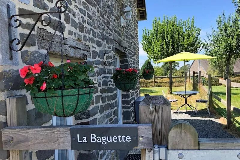 Perfect for couples! Quality renovation and ideal location. Free Wifi. Bikes.