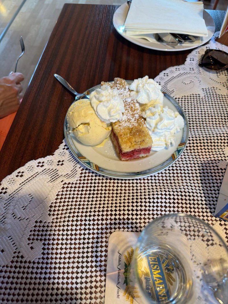 Gaststatte & Cafe "Zur Biene"