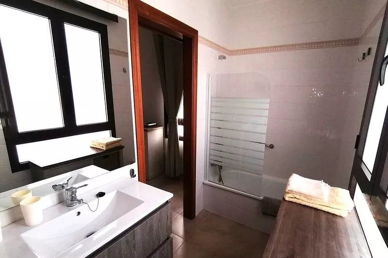 Villa with private heated swimming pool, Wifi, Prime video, BBQ, tennis table