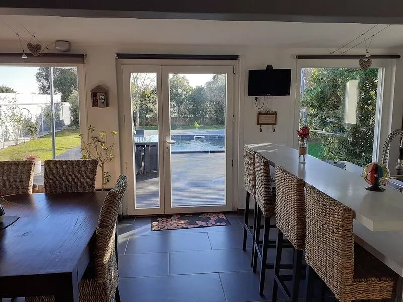 AIR-CONDITIONED HOUSE WITH SWIMMING POOL BETWEEN ALPILLES AND CAMARGUE 30 MN