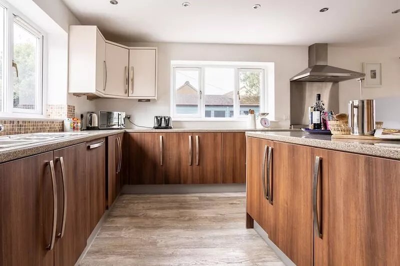 Ty Traeth - A holiday home for 10 people in Rhosneigr, Anglesey