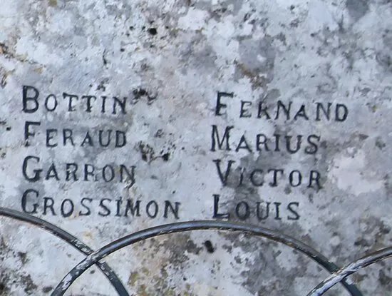 Monument Aux Morts De Moustiers Sainte Marie