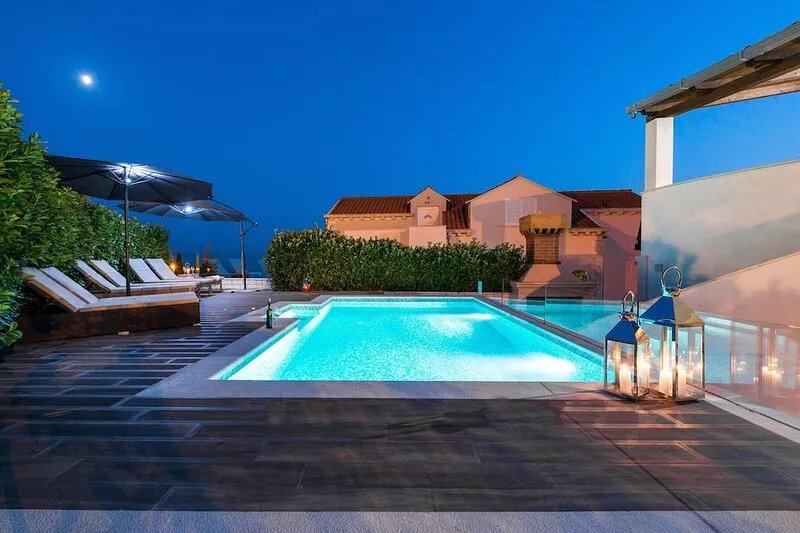 Modern Penthouse with  the Heated Swimming Pool And a Sea View
