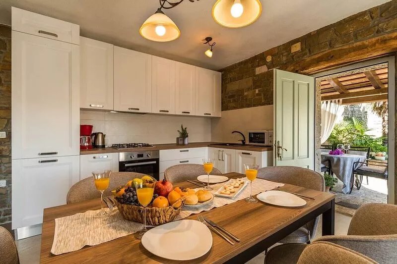 Villa Aurora with magnificent view from swiming pool, near Motovun