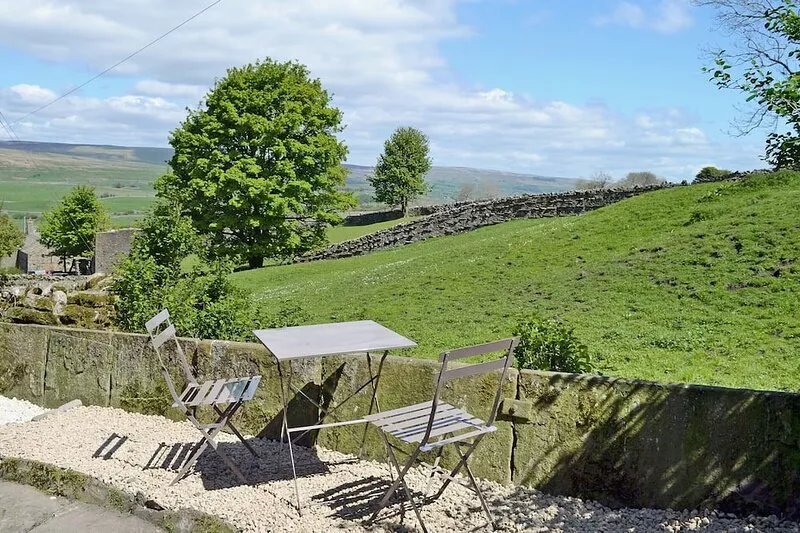 Enjoy a walk along the nearby Pennine Way, or explore the many quaint towns and