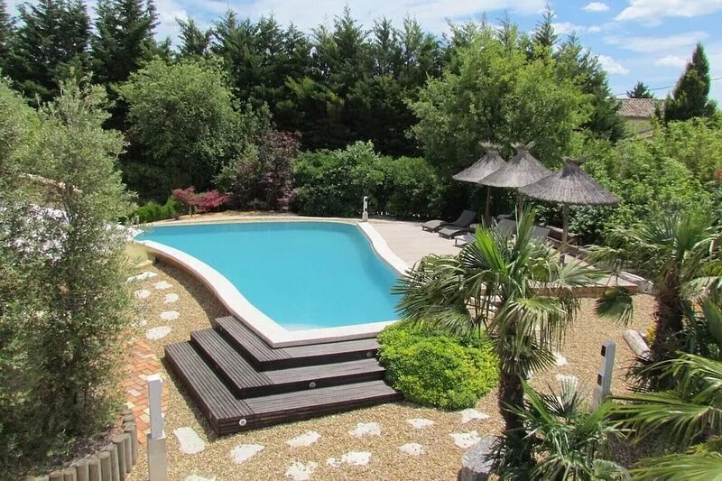 Rental house in the countryside with swimming pool in Le Thor