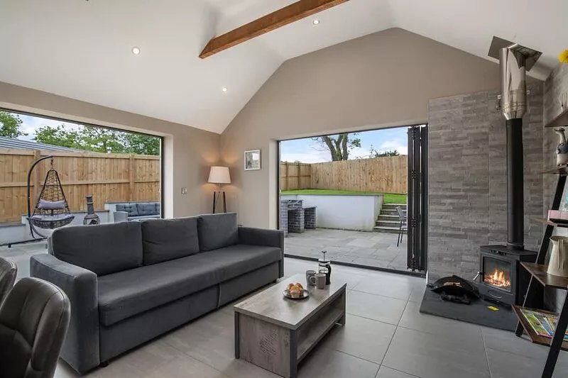 Pine Cottage with garden and hot tub