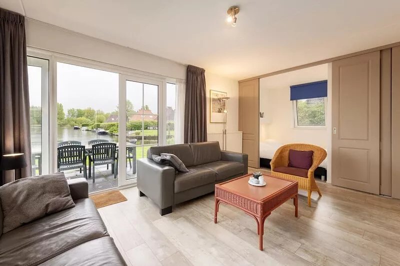 Detached bungalow with microwave and WiFi, within nature