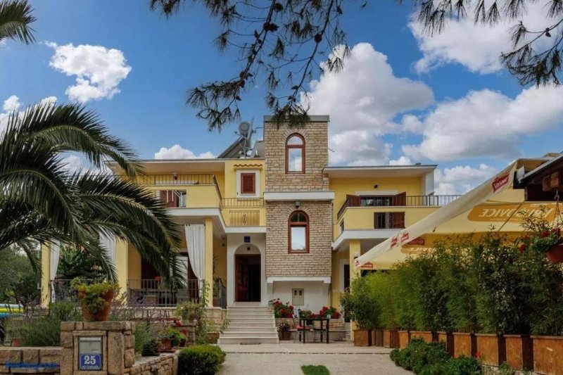 Apartments Luka