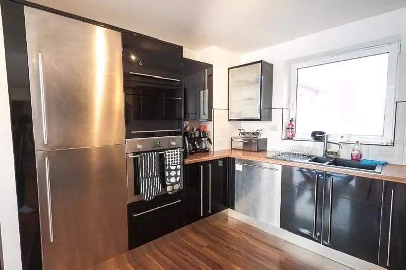 Stunning Thames Riverfront View Apartment Nearby Canary Wharf!
