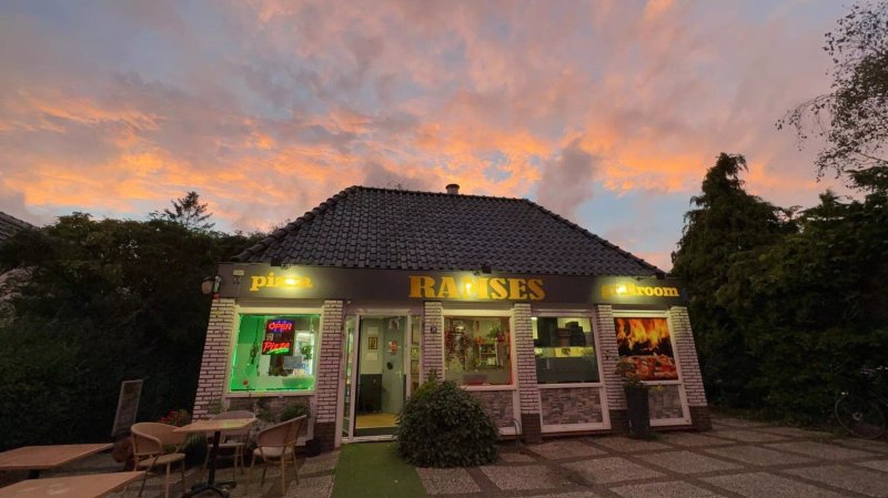 ramses Grillroom Pizza