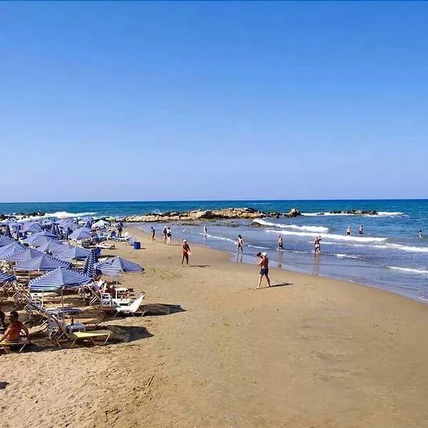 Mel Studio 2, a modern, spacious and fully equipped apartment next to the sea.