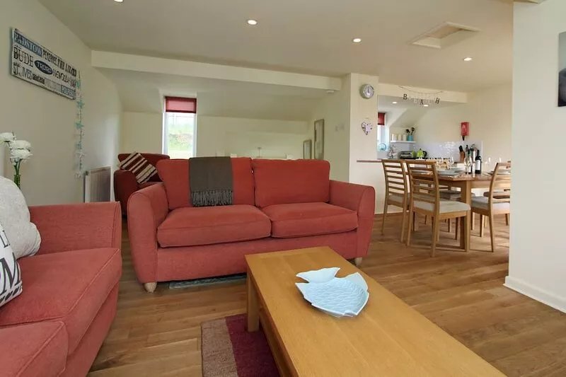 Perfectly positioned for exploring the beautiful Cornish coast and the bustling