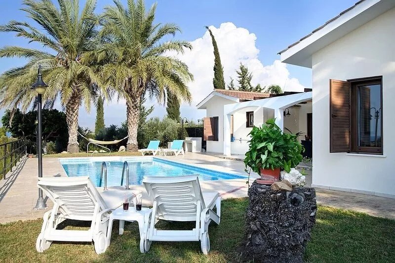 Luxurious, Spacious, FULLY air conditioned villa set in a serene environment!