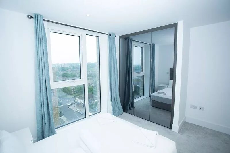 HIGH VIEW TWO BEDROOM APARTMENT IN WOOLWICH