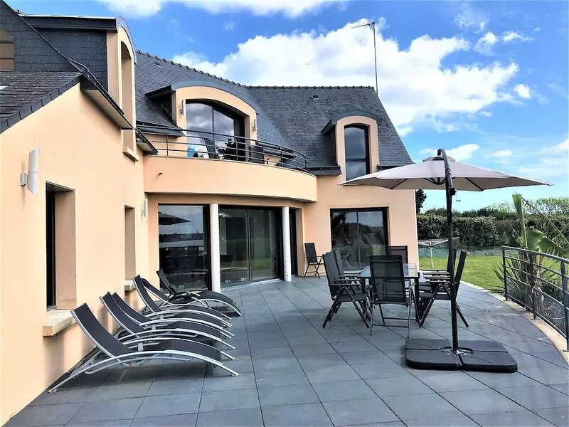 VILLA 5 * LE REPERE: swimming pool, spa, sea view and beach on foot!