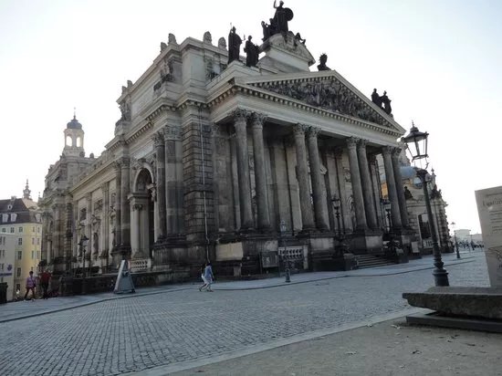 Dresden Information GmbH