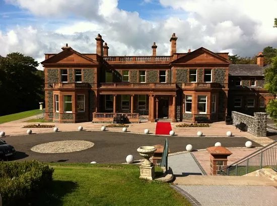 Cultra Manor