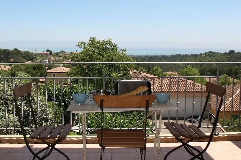 1bedroom flat with terrasse and panoramic sea view over la Baie des Anges