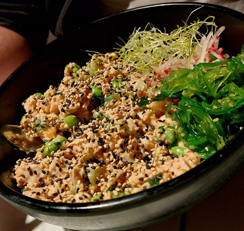 Kualua Poke Bar