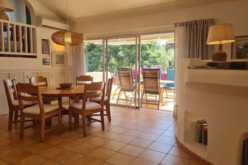 Exclusive villa with pool and air conditioning by the sea in Cala Rossa, Porto