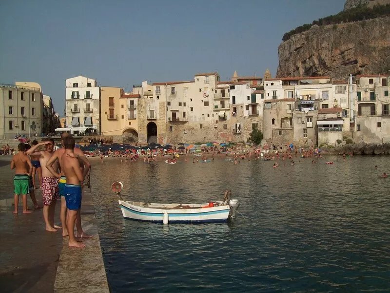 Enjoy a Sea View while Staying under Cefalu's Spectacular Cliff!