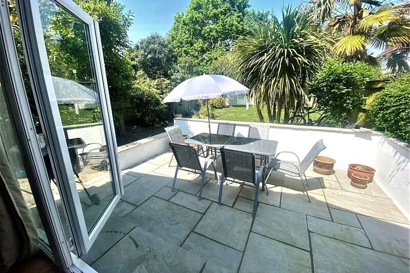 Spacious Home, Near Marinas, parking and garden