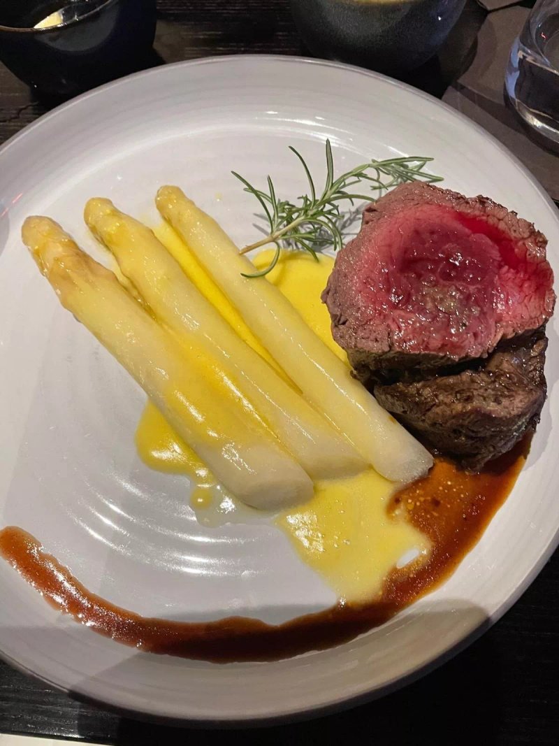 Illvy Brasserie / Bar