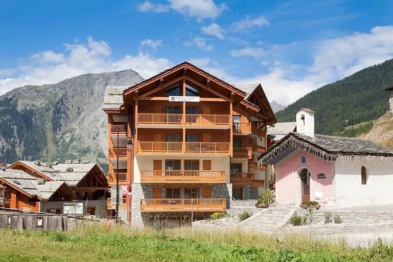 Ski-in/ski-out & foot of the slopes, fitness, swimming pool, balcony, tv, ski