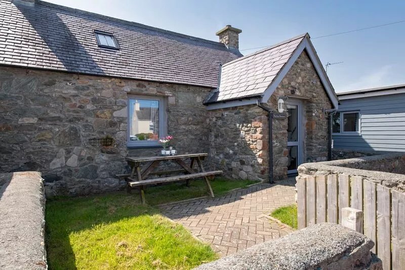 Bwthyn Branwen - Accessible, pet-friendly cottage, Aberffraw