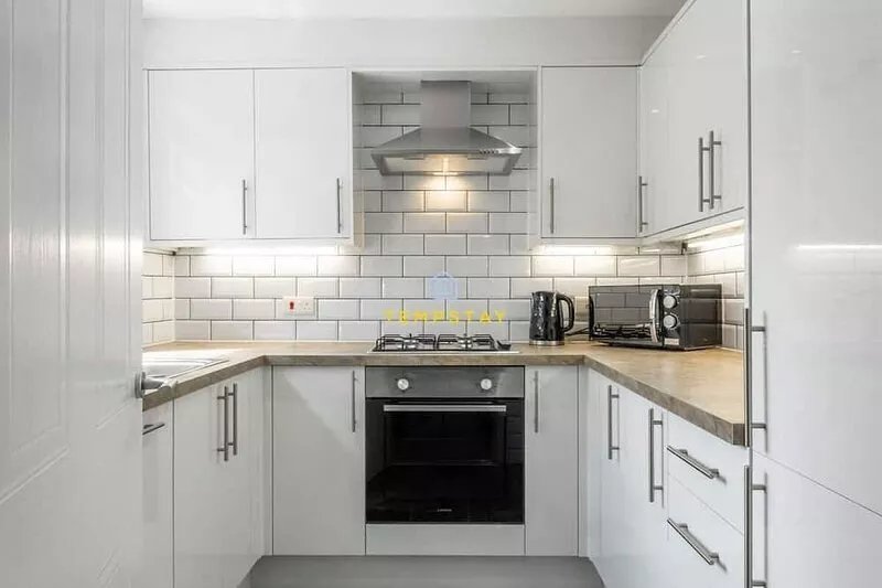 MODERN 2 BED & FREE PARKING-NEAR HEATHROW/PINEWOOD