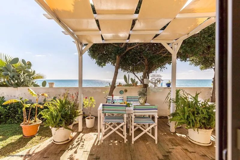 Blue House on the sea, parking & wi.fi