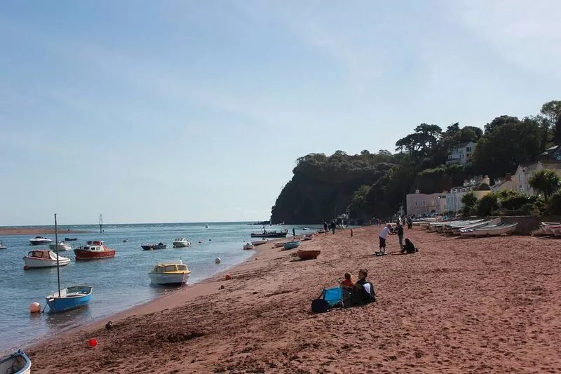 Seaside Cottage sleeping 6 people, Pet friendly, just 50 mtrs from waters edge