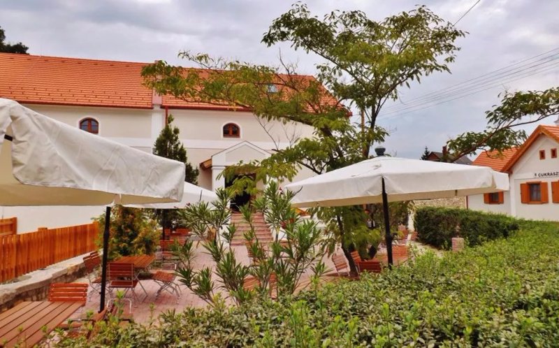 Bak Restaurant, Pension