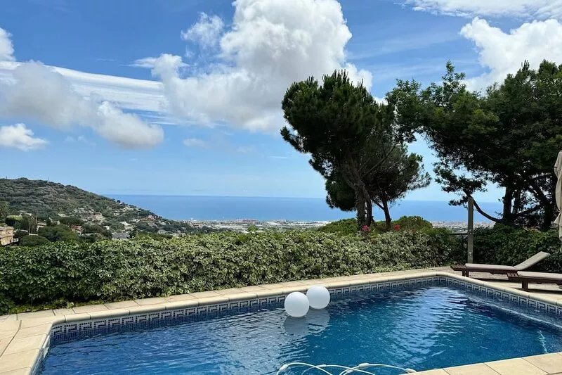 In Cabrils (Barcelona at 20 km). Apartment with sea view, pool and very quiet