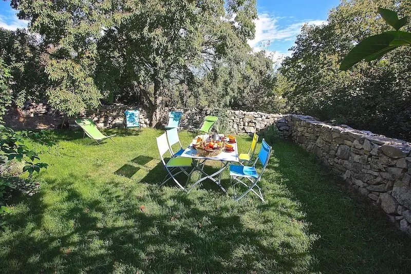 Distinguished farmhouse, away from the crowd, Uzés, Anduze