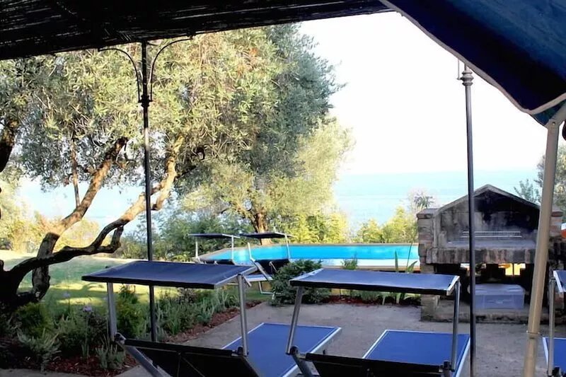 Casa Raffaella: Waterfront private villa, private Pool, near town and lake
