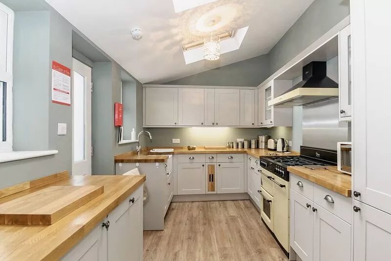 6 bedroom accommodation in Whitby