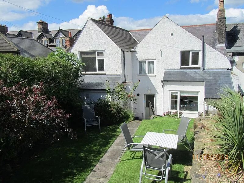 Large Cottage In Prime Village Position