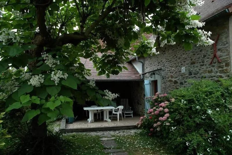 Pretty, petite house with garden between Béarn and Basque Country (for 2-4)