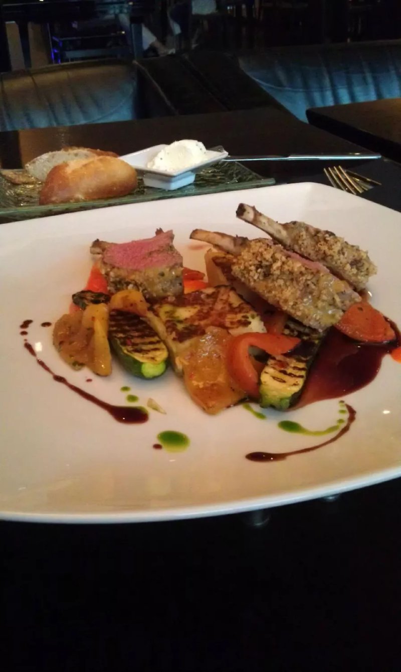 DADO Restaurant & Bar