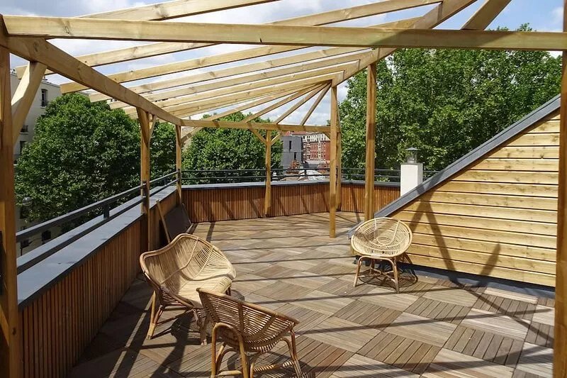 Comfortable house for 10 people in Paris, with 3 bathrooms and roof terrace