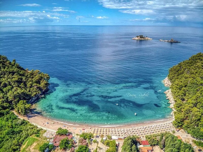 Surrounded by nature, close to the beach, two bedrooms and a large terrace