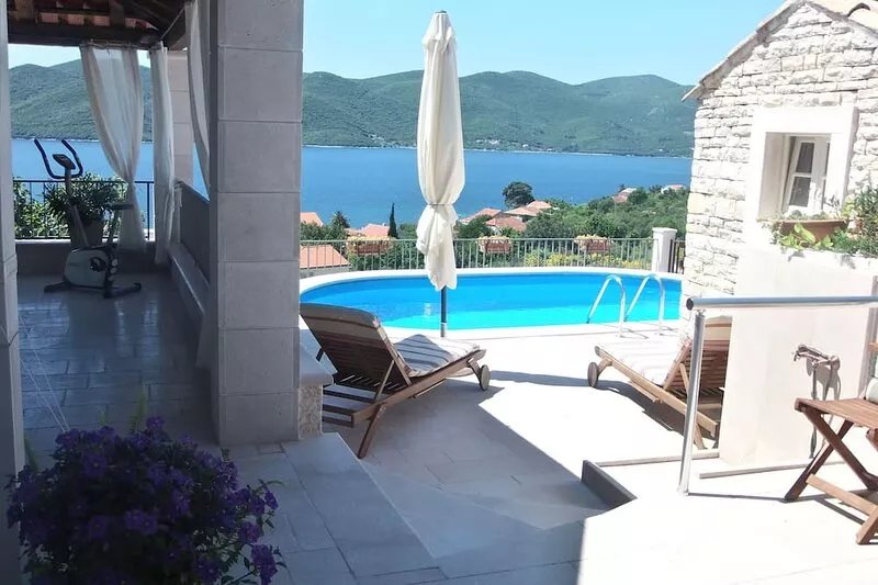 Villa with  fascinating sea view ,oasis of peace idealf or relaxing ho