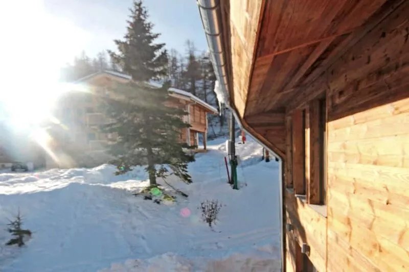 Luxurious 4 * Chalet, ski-in/out, on the slopes of Tignes, 5 bedrooms 14 people