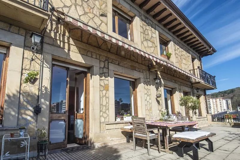 Sasueta Manor House 5 minutes from downtown