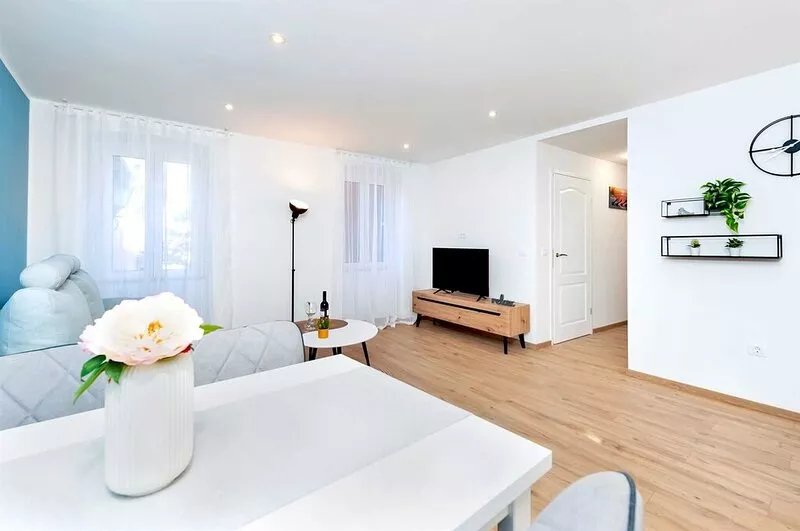 OTTO - Sea view Apartment with Parking